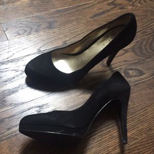 Nine west faux suede black pumps